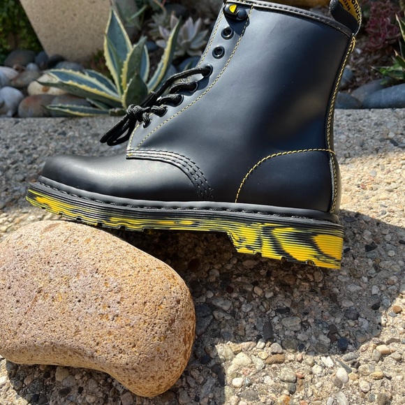 Dr. Martens Smooth Black Leather 1460 Marbled Sole Boots - Picture 14 of 16